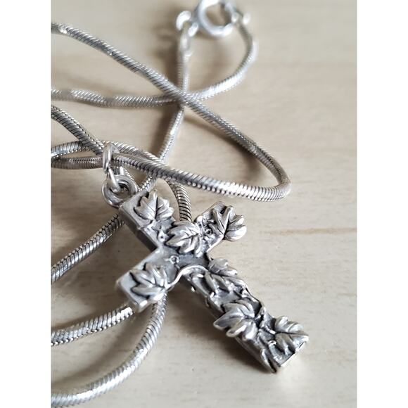 Crucifix Jesus Flower Cross Pendant in Sterling Silver 925 - Picture 1 of 3